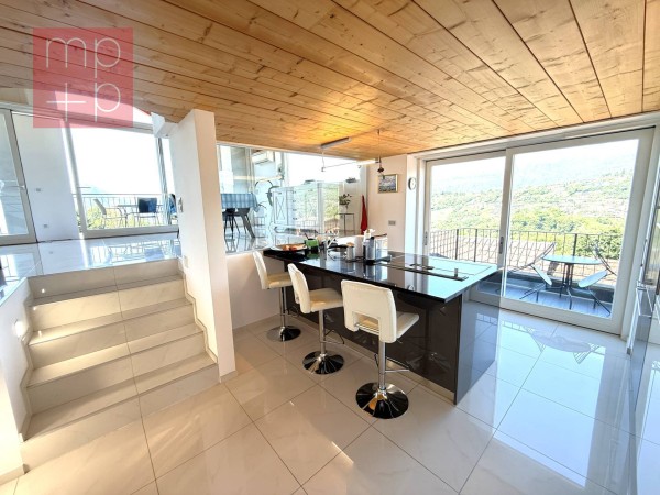 Attico duplex in vendita a Lugano con vista lago, terrazze panoramiche e finiture di alto standing