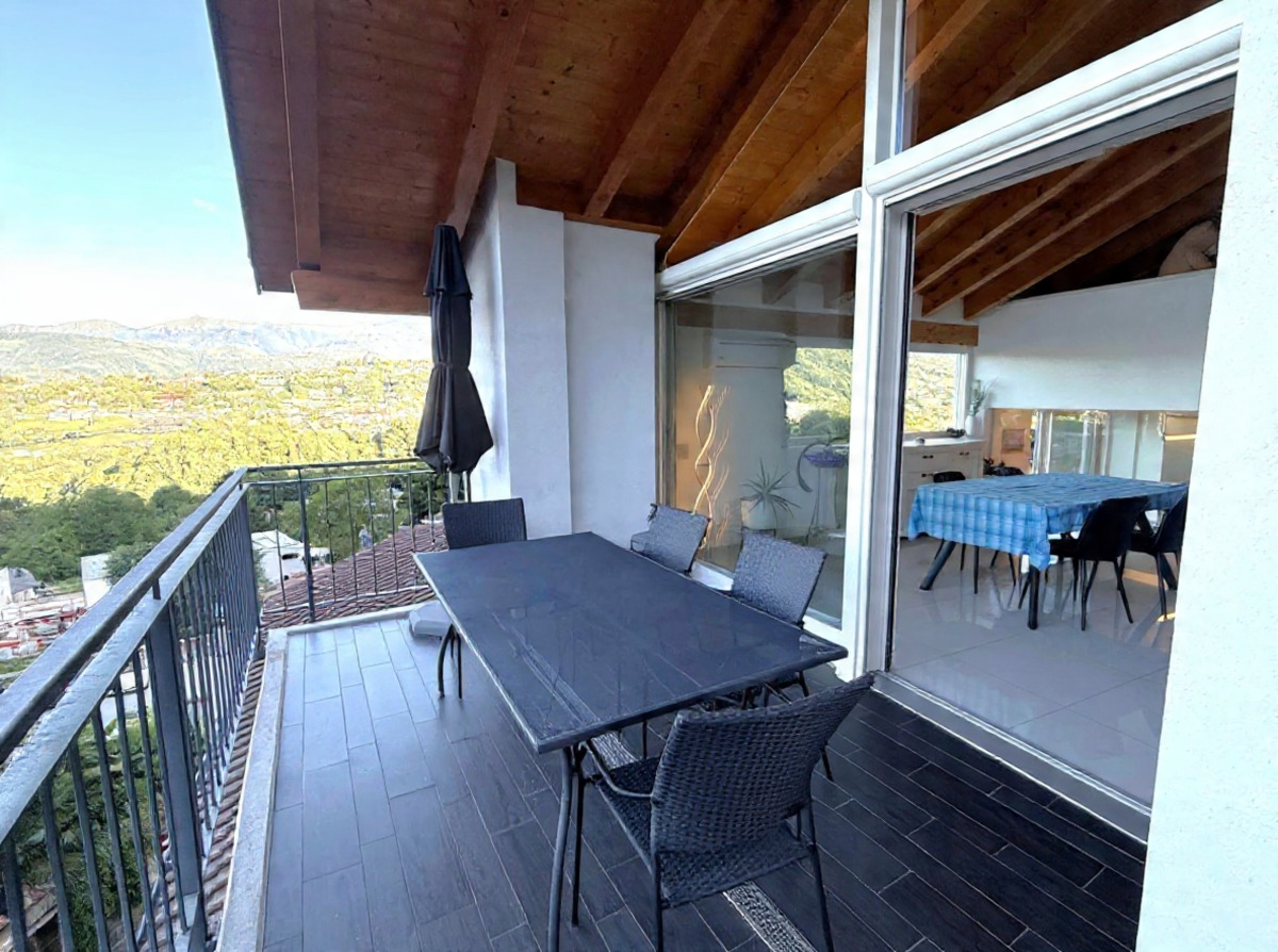Attico duplex in vendita a Lugano con vista lago, terrazze panoramiche e finiture di alto standing - Asset